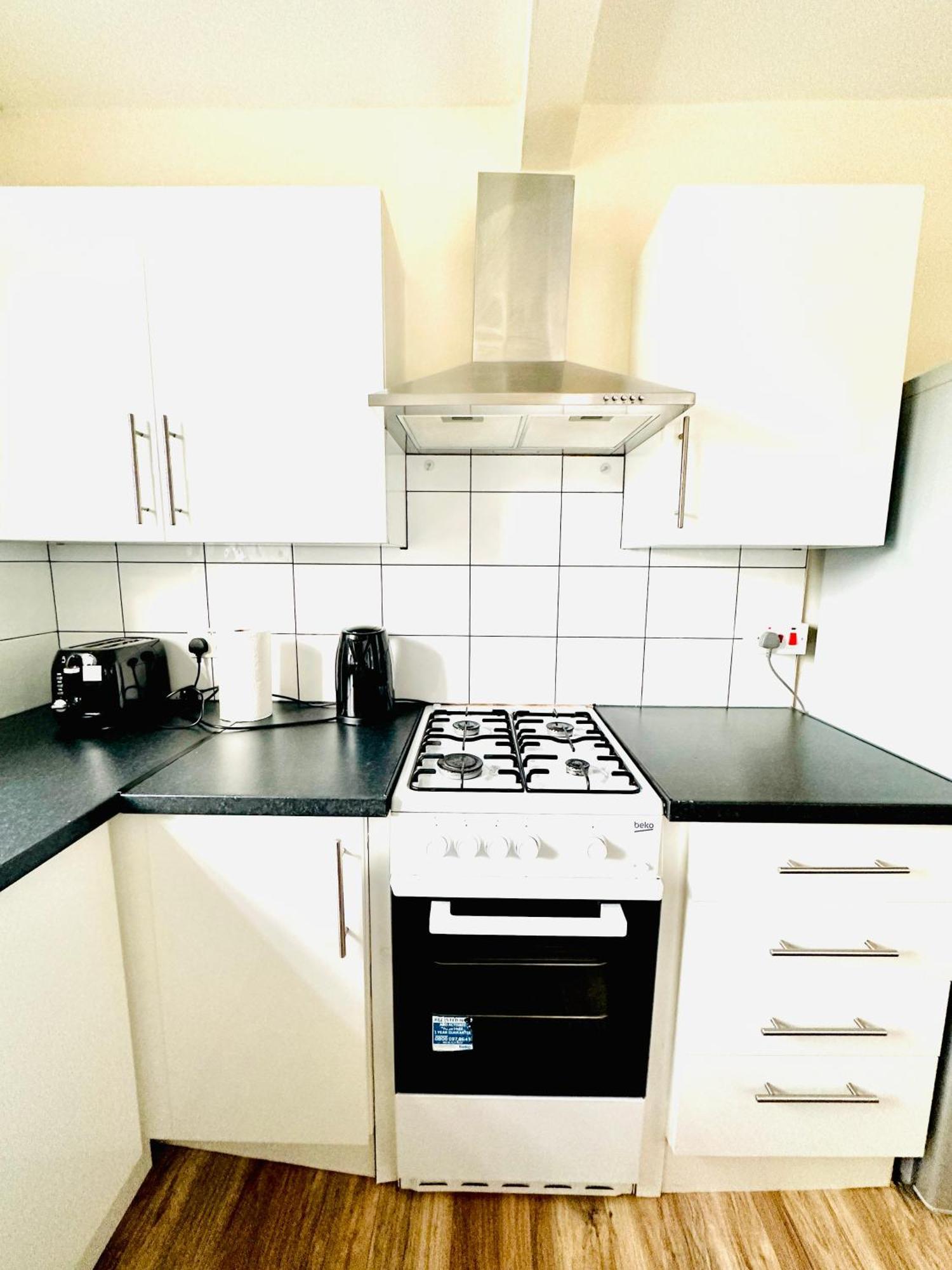 Holiday home 3 Bed Entire - 5 Mins Walk From Train St Reading