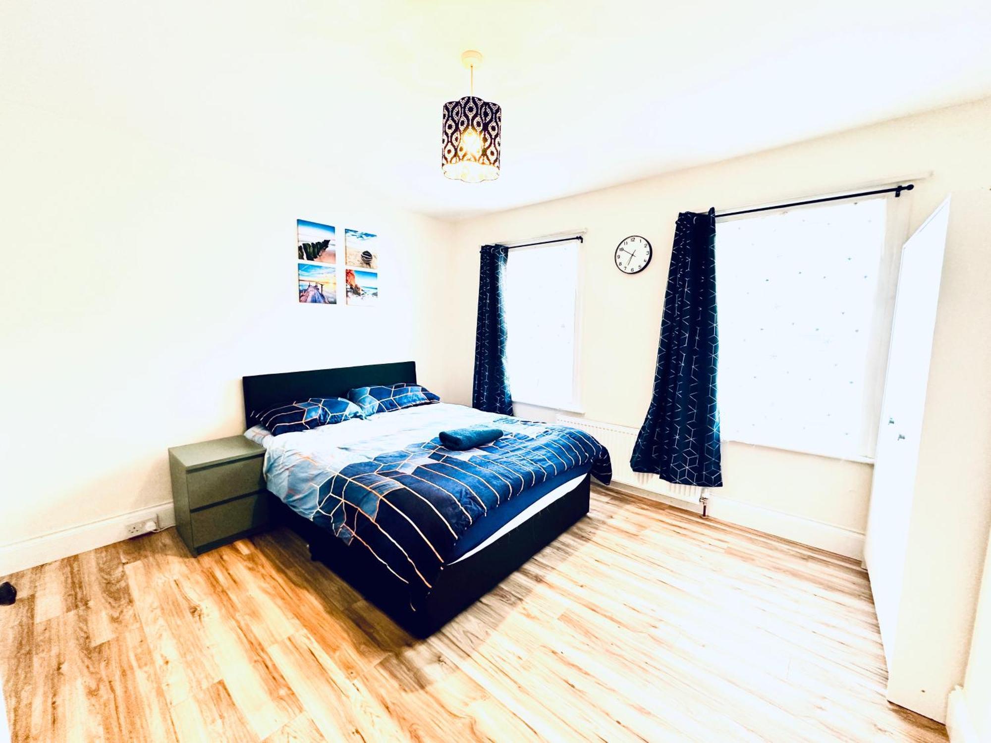 3 Bed Entire - 5 Mins Walk From Train St Holiday home Reading